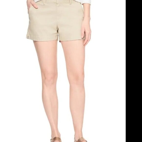 NWT GAP 3" Khaki Short Size 16 - Picture 1 of 3